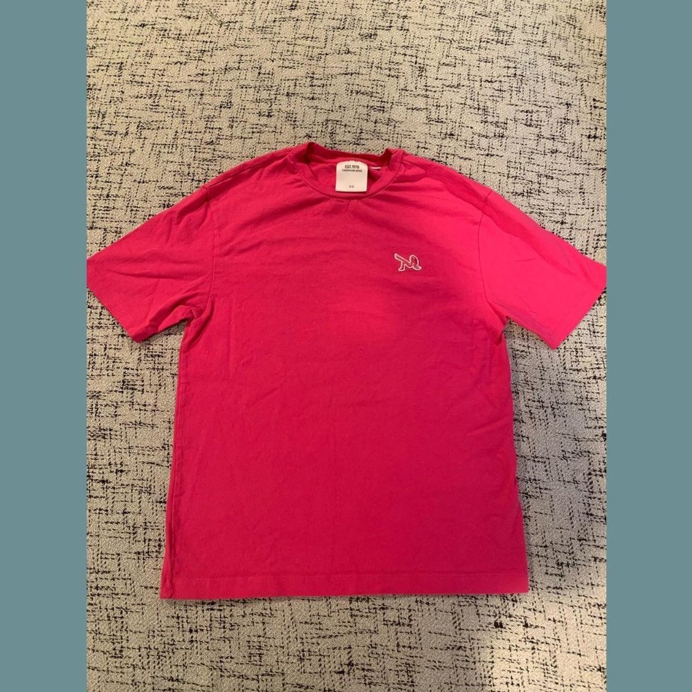 Calvin Klein Jeans fuchsia oversized tee with iconic sewn-on patch in size XS